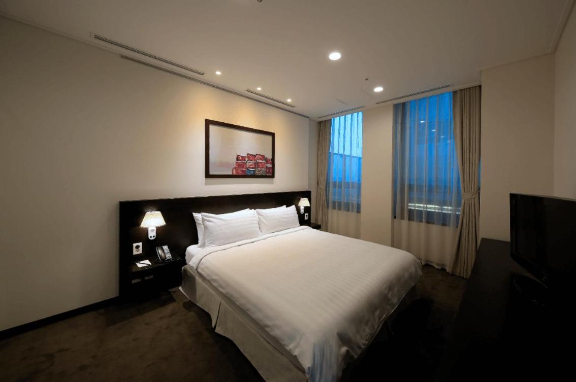 One-Bedroom Apartment (2 Adults),1590346538:JPEG