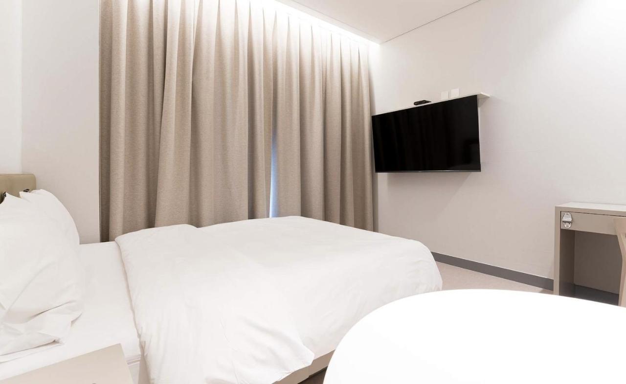 Deluxe Double Room,1264077889:JPEG