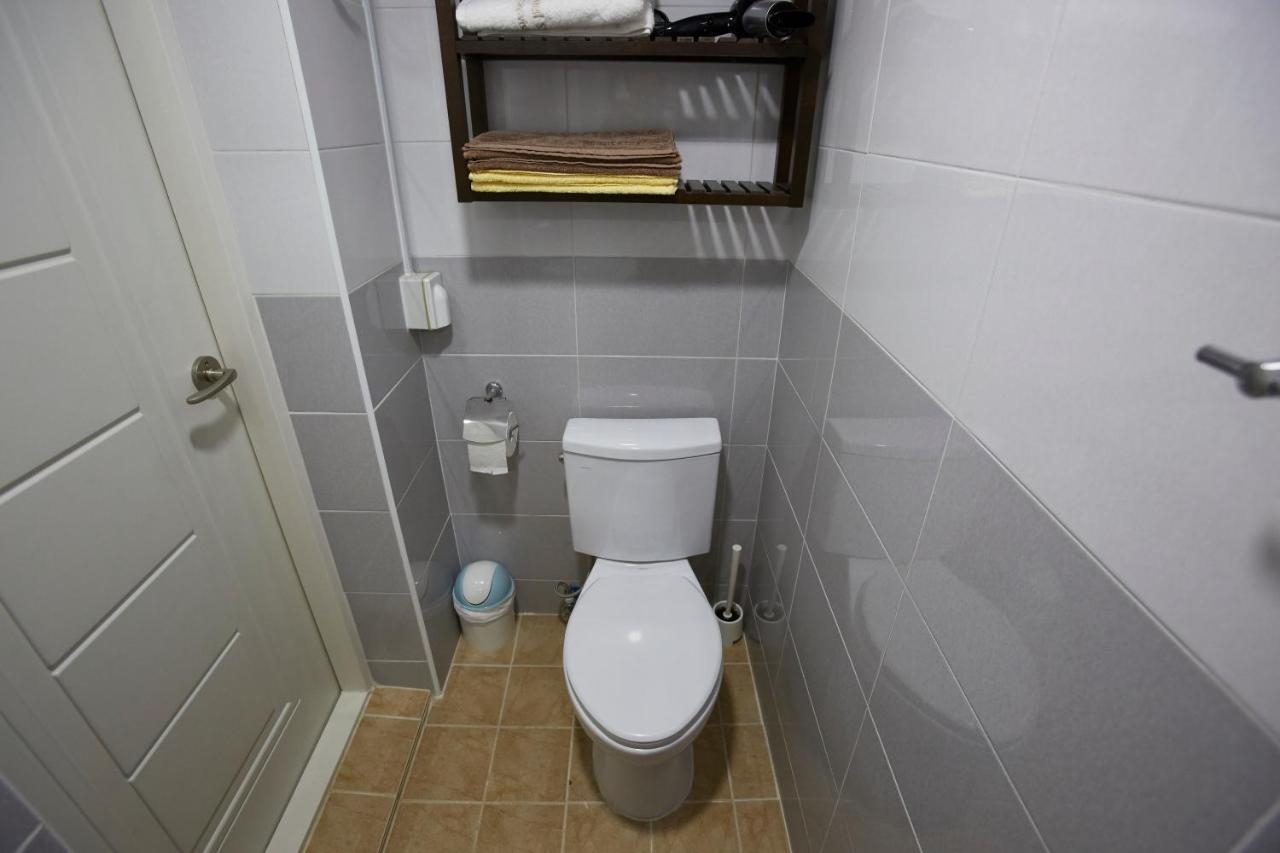 Standard Single Room Shower