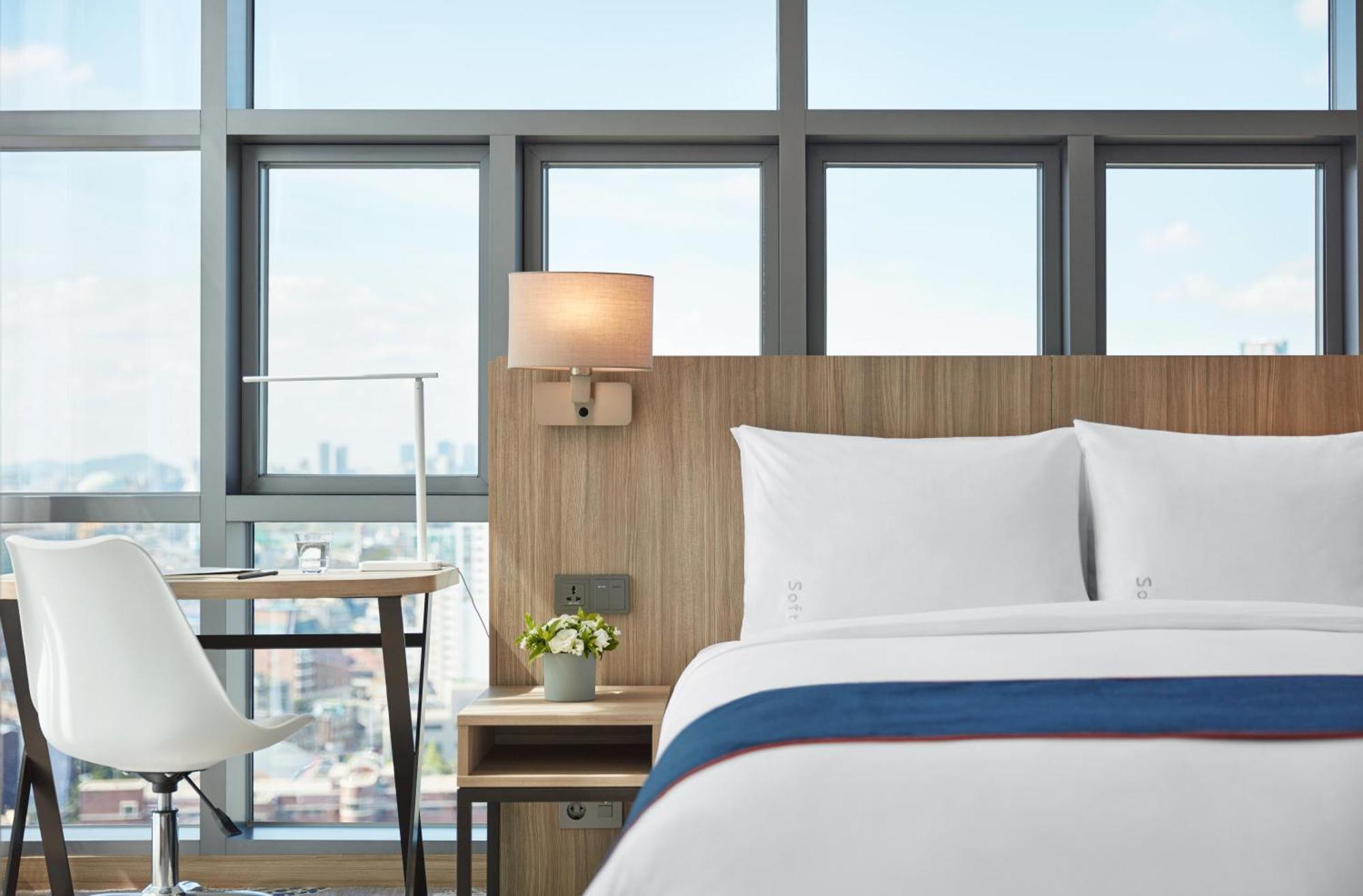 Chambre Lit Queen-Size Standard - Petit-Déjeuner Gratuit - Vue sur Ville