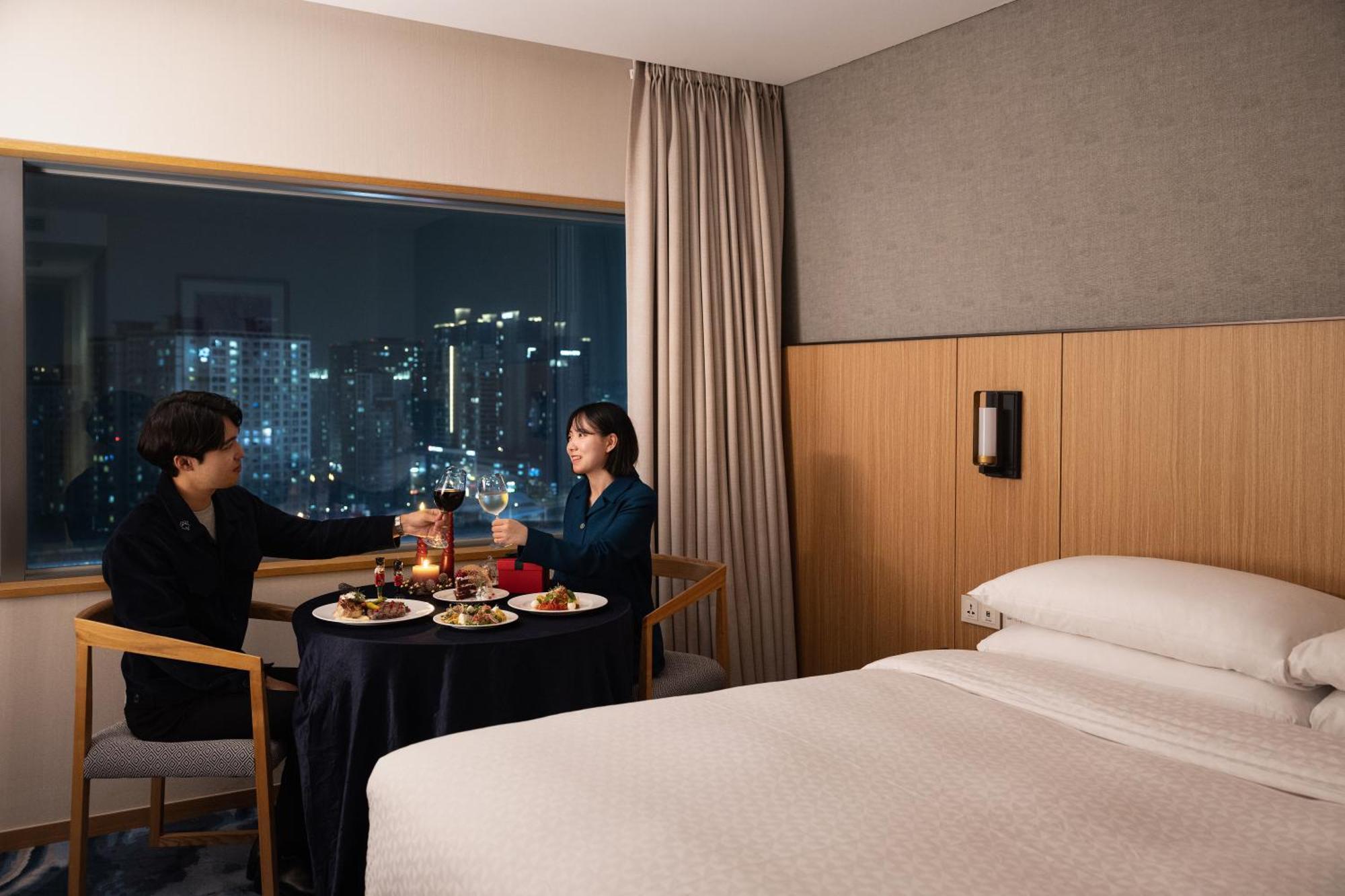 Premium Guest room 1 King City view