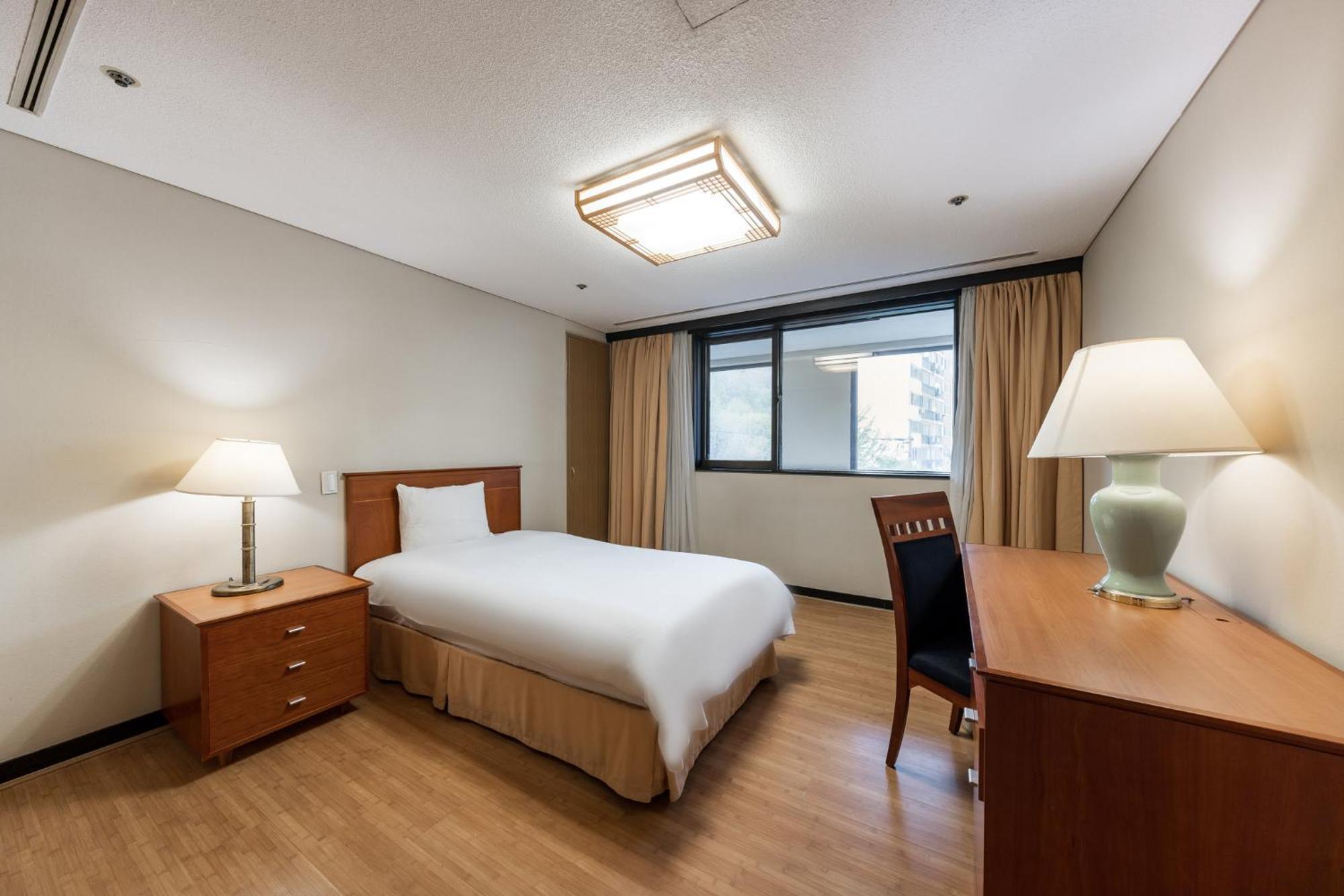 Grand Suite Three-Bedroom Apartment