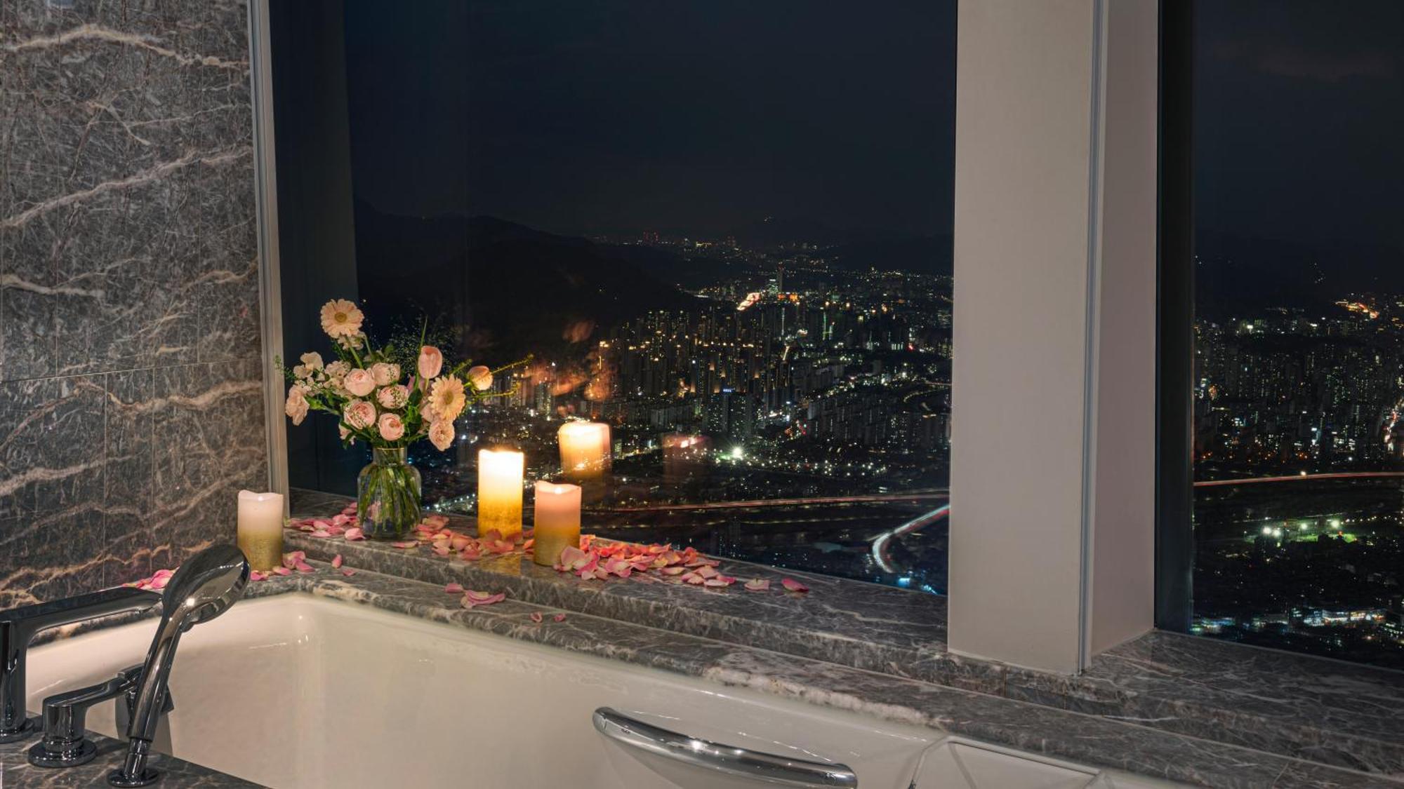 Grand Deluxe Double Scenic Bath