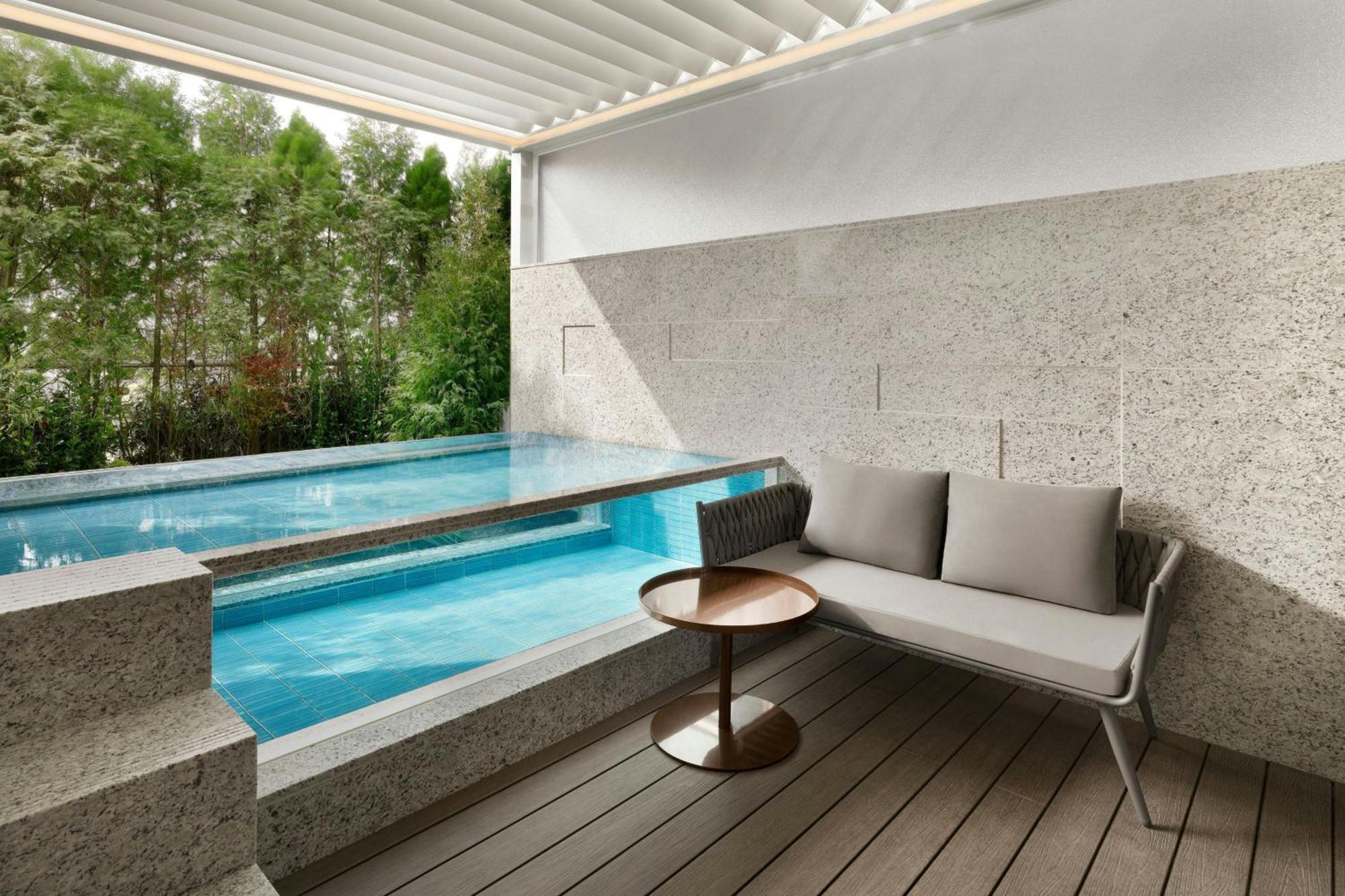 Queen Bed Room Outdoor Pool