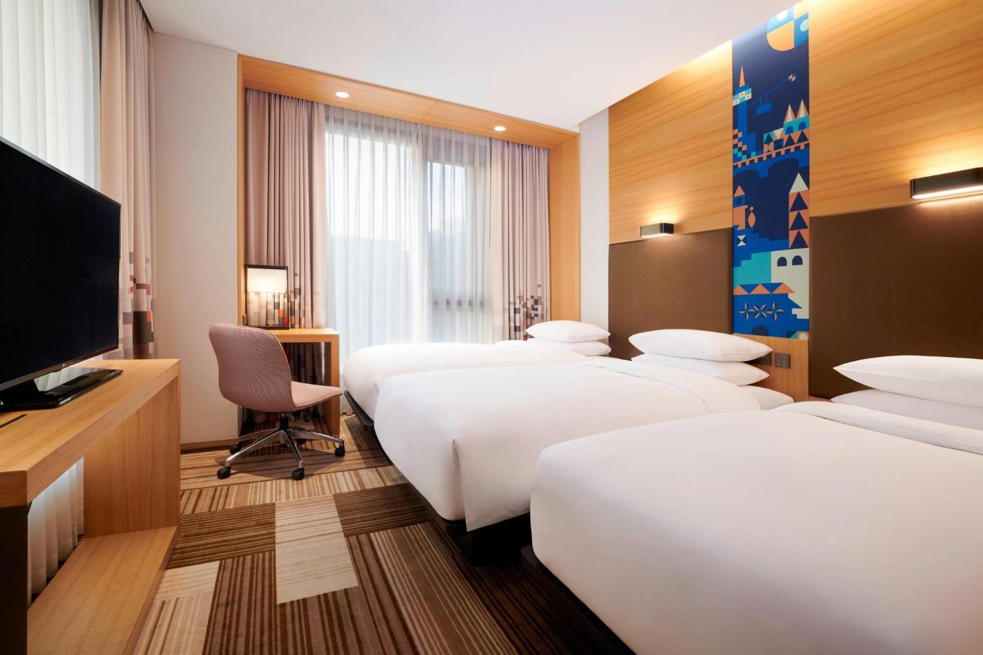 Aloft Room Guest room 3 Twin or Single Beds