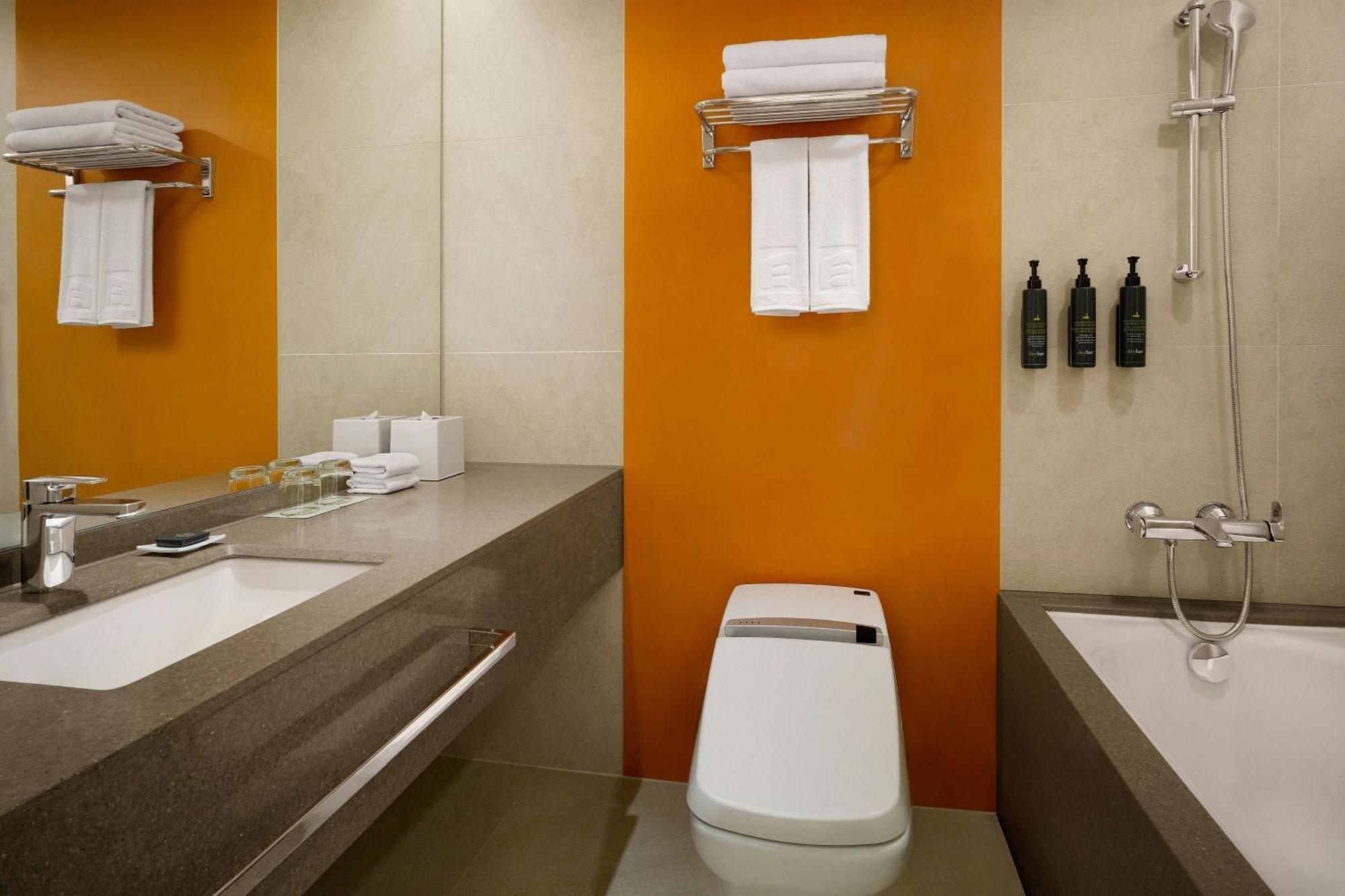 Savvy Room 2 Twin or Single Beds High Floor