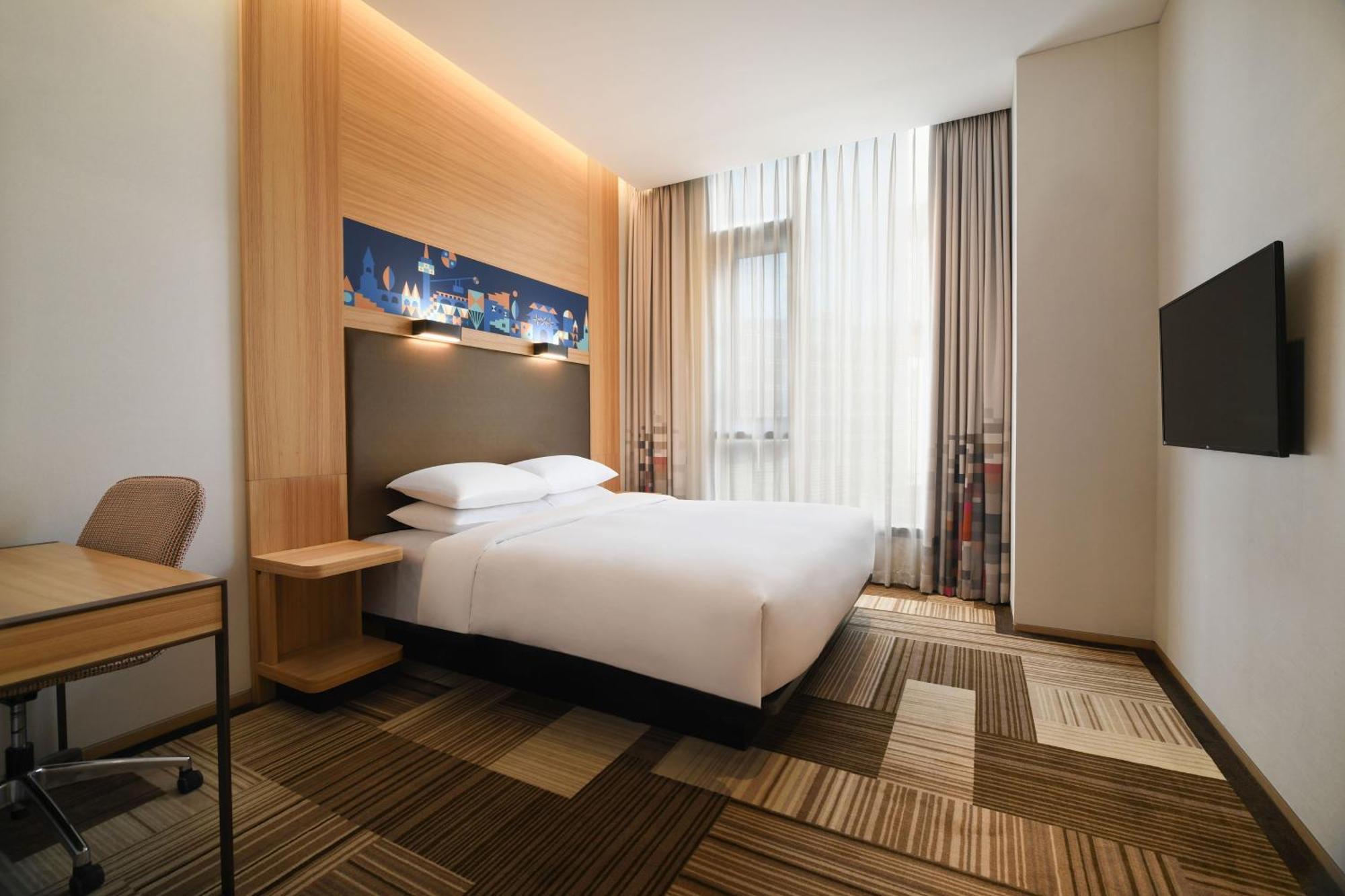 Aloft Room 1 King