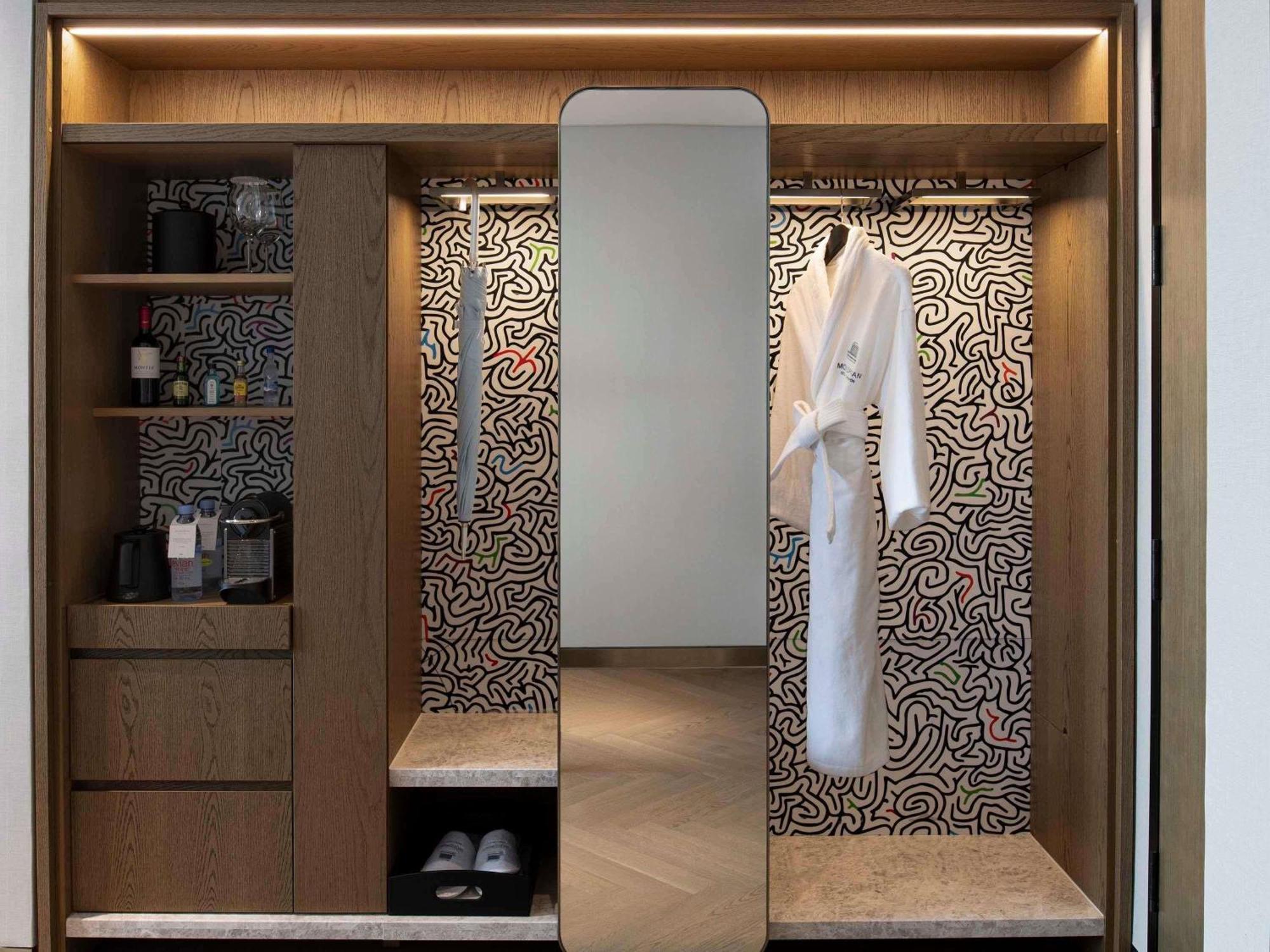 Chambre Lit King-Size de Marque - Vue sur Ville