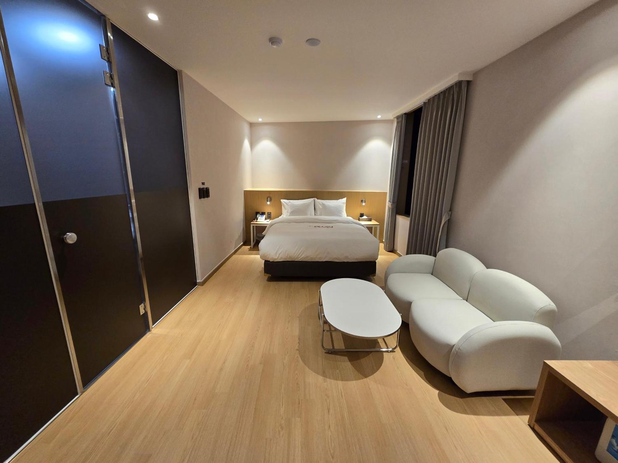 Deluxe Double Room,1742667026:JPEG