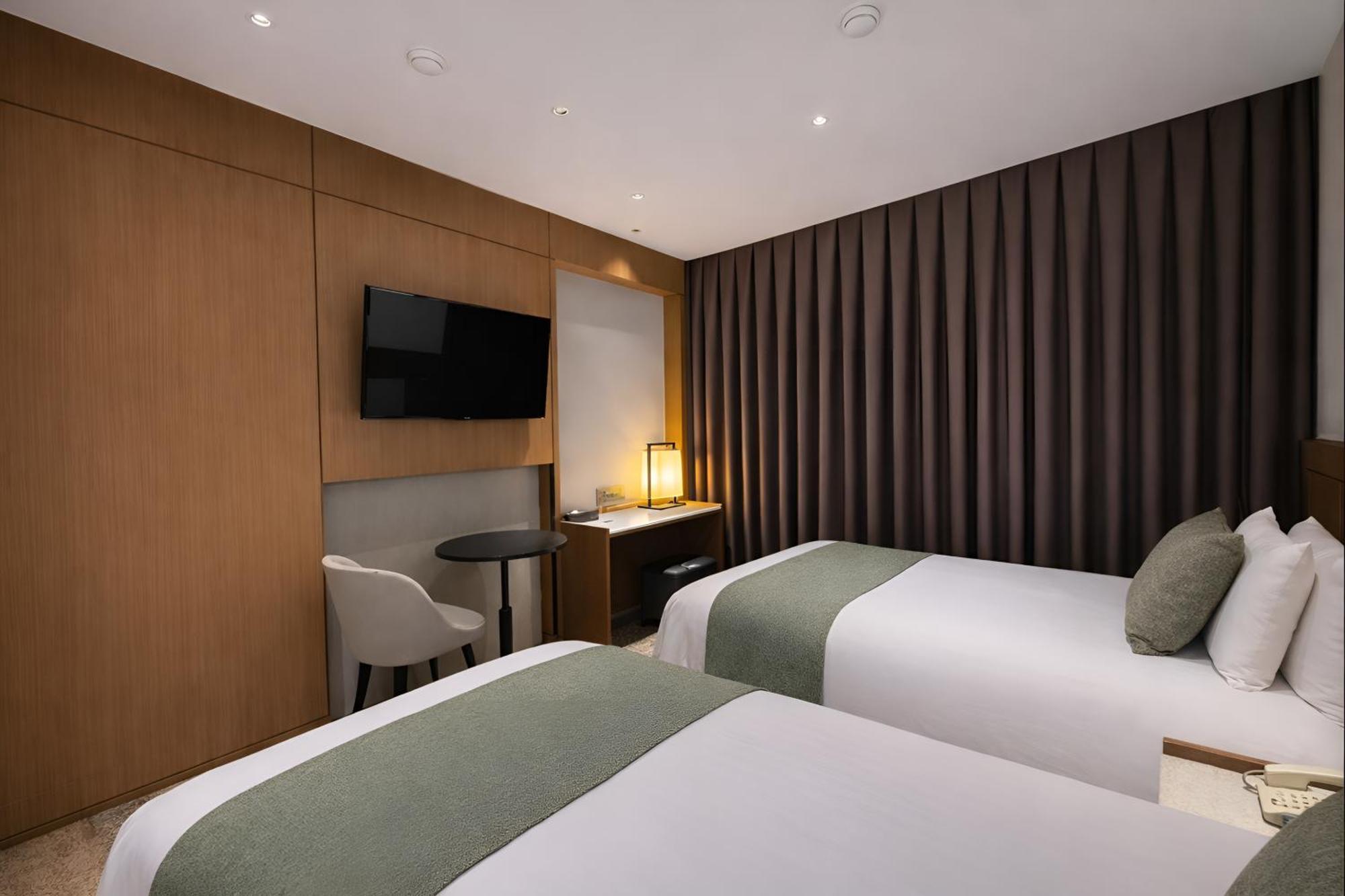 Standard Twin Room
