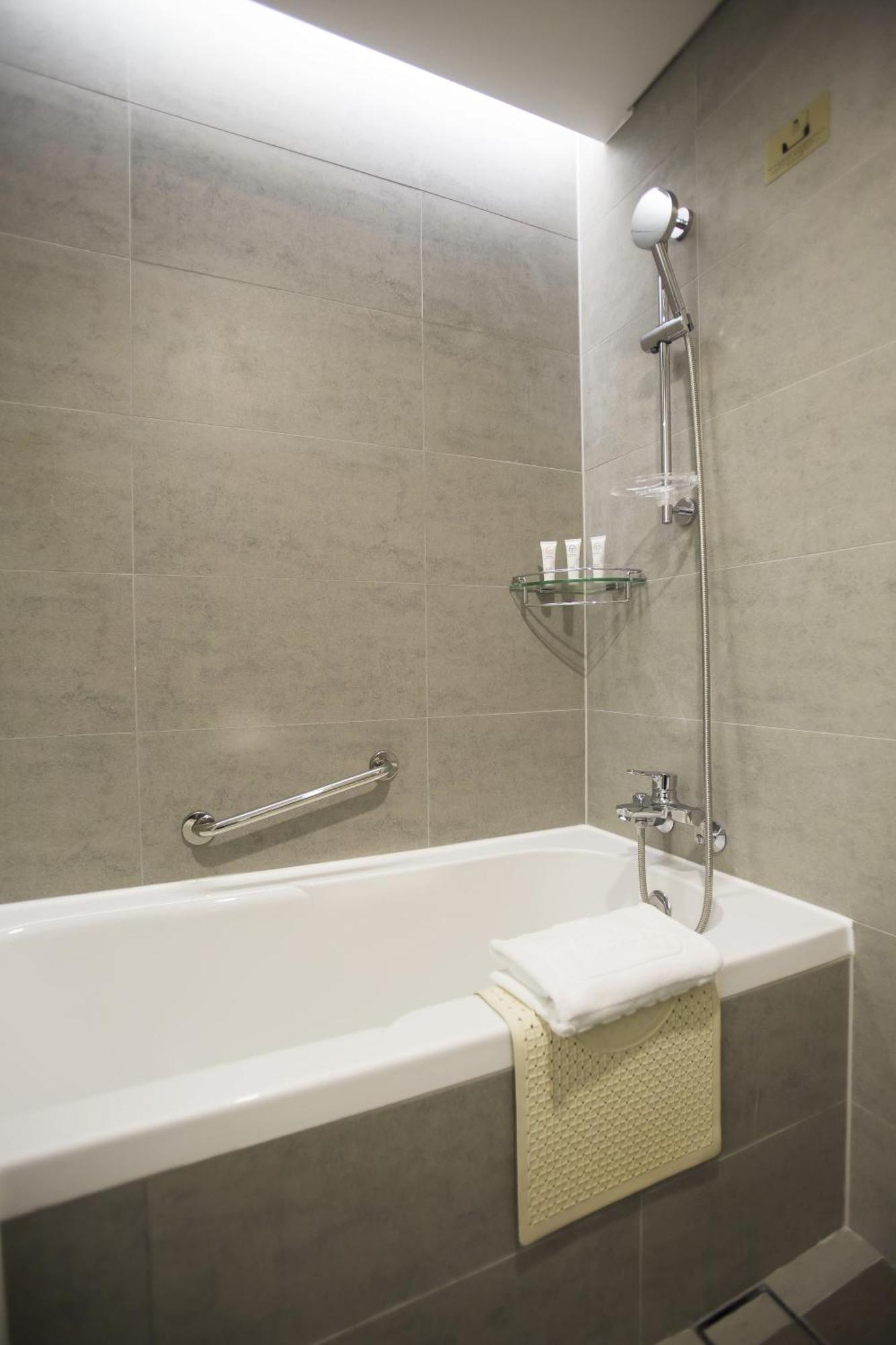 Standard Double Room Bath