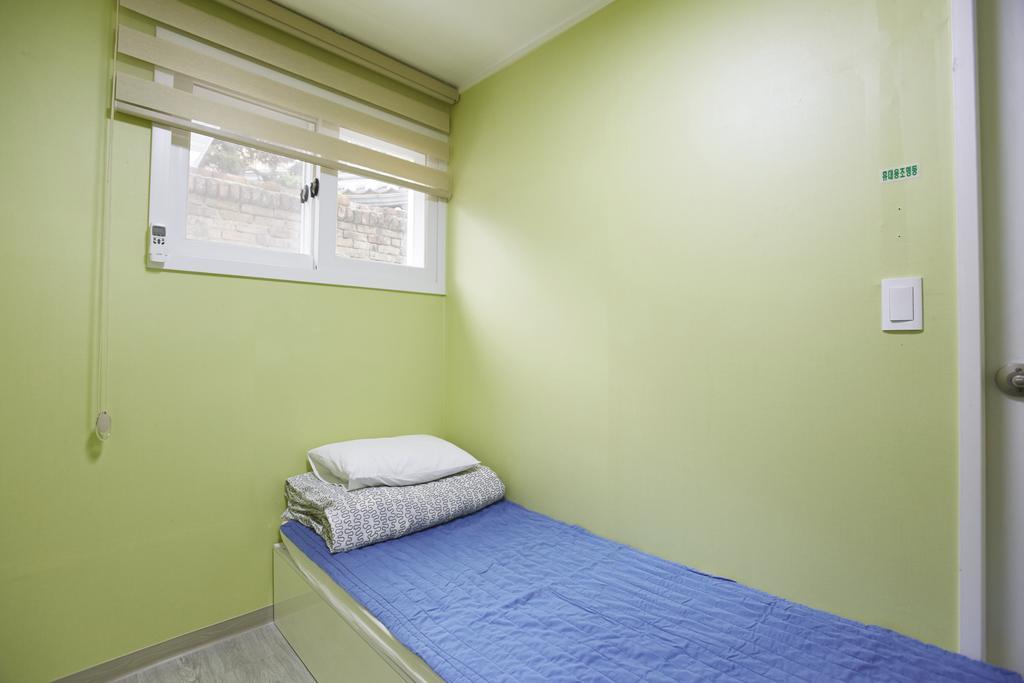 Standard Single Room Shower
