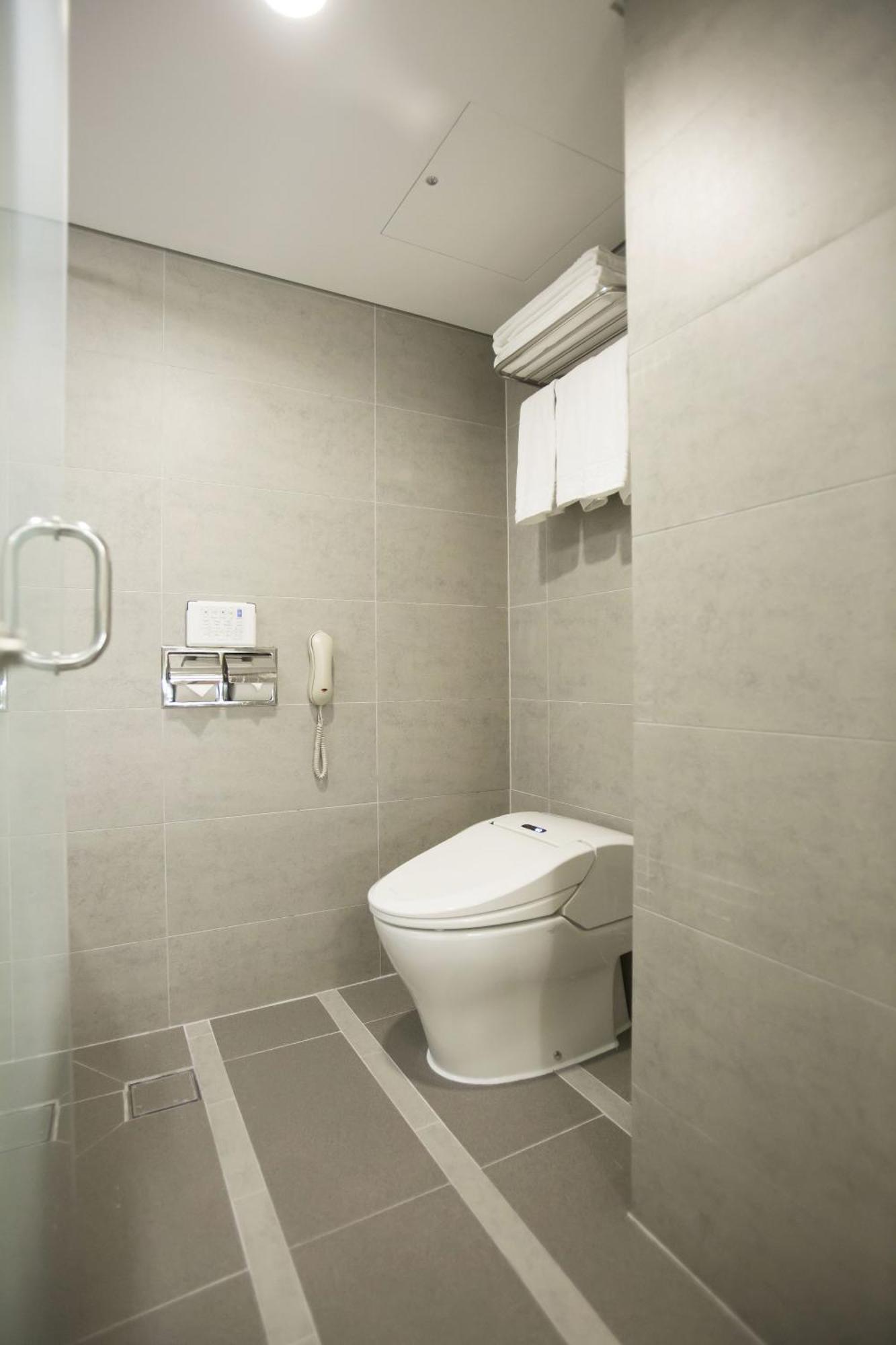 Standard Double Room Bath
