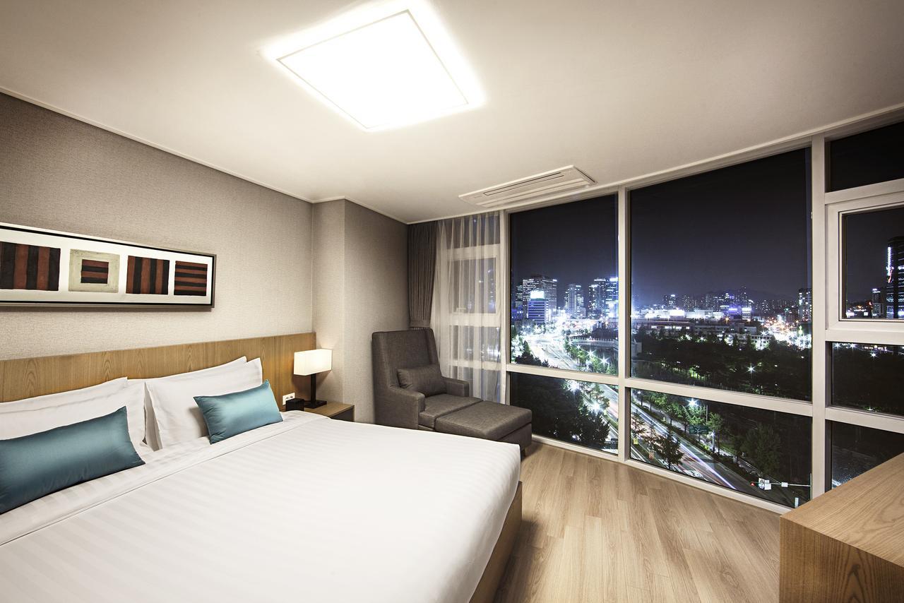Super Deluxe Two-Bedroom Apartment