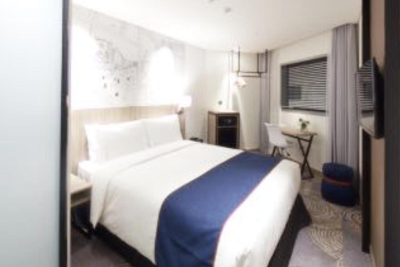 Standard Queen Room with Inner Room - Free Breakfast